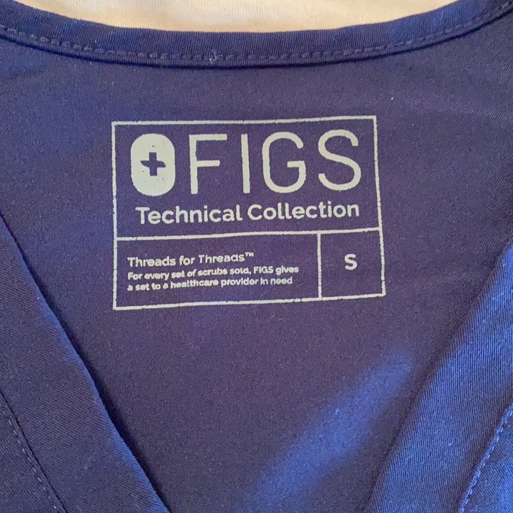 EUC Navy Blue Figs Catarina Scrub Top - Picture 2 of 3